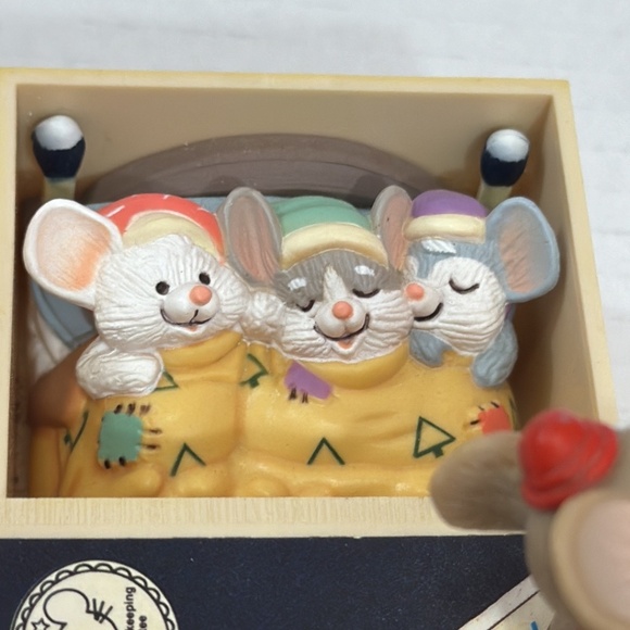 Vtg 1984 Hallmark Matchbook Mice Christmas Decoration Music Box - Picture 12 of 15
